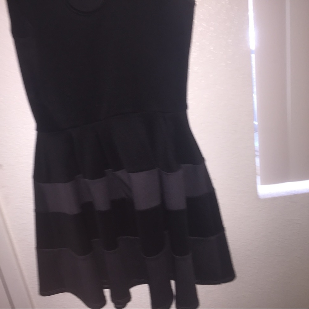Dress - Picture 4 of 4
