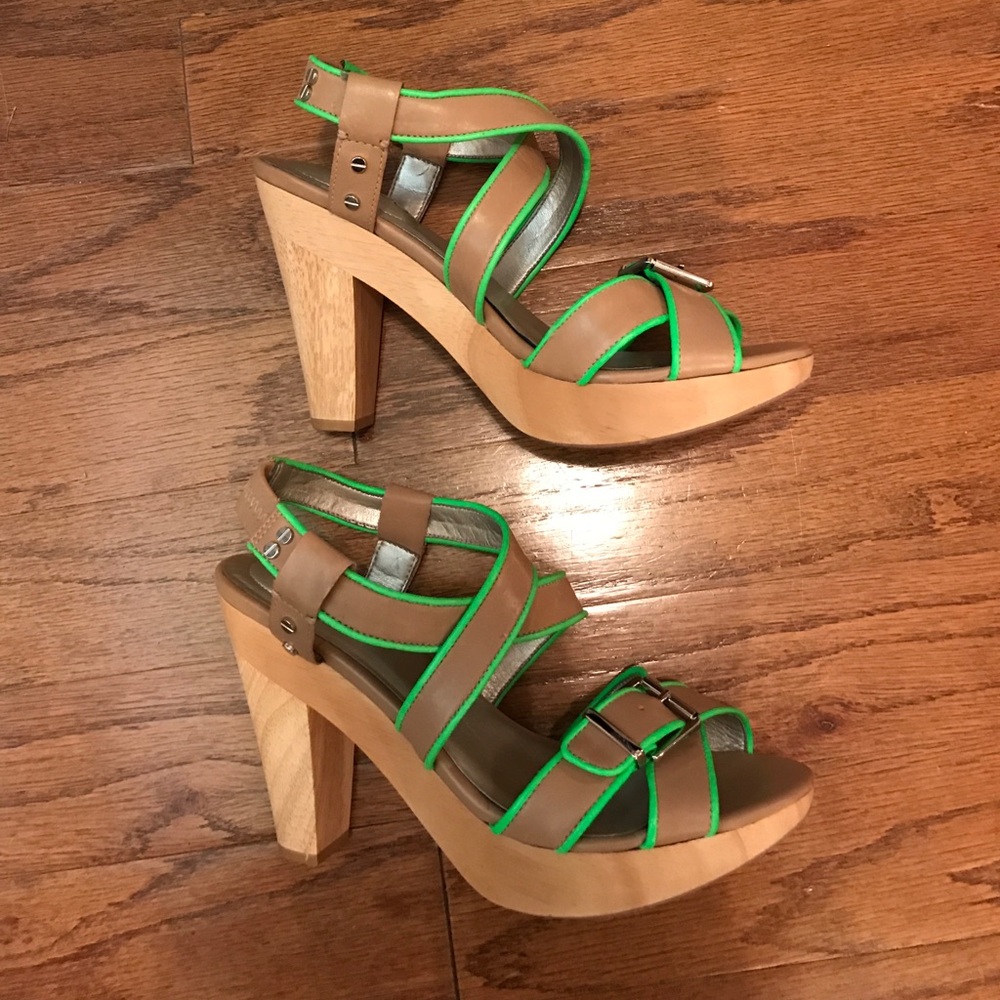 Me Too Size 9.5M Sand Colored High Heel Sandal