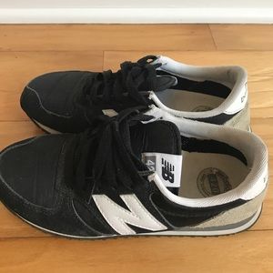 New Balance 420 black sneakers size 5.5