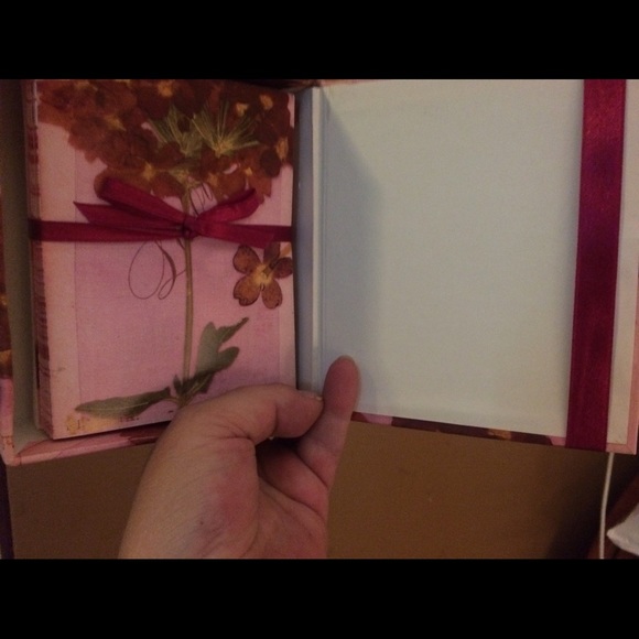 Adorable purse box with blank cards and envelopes - Picture 2 of 5