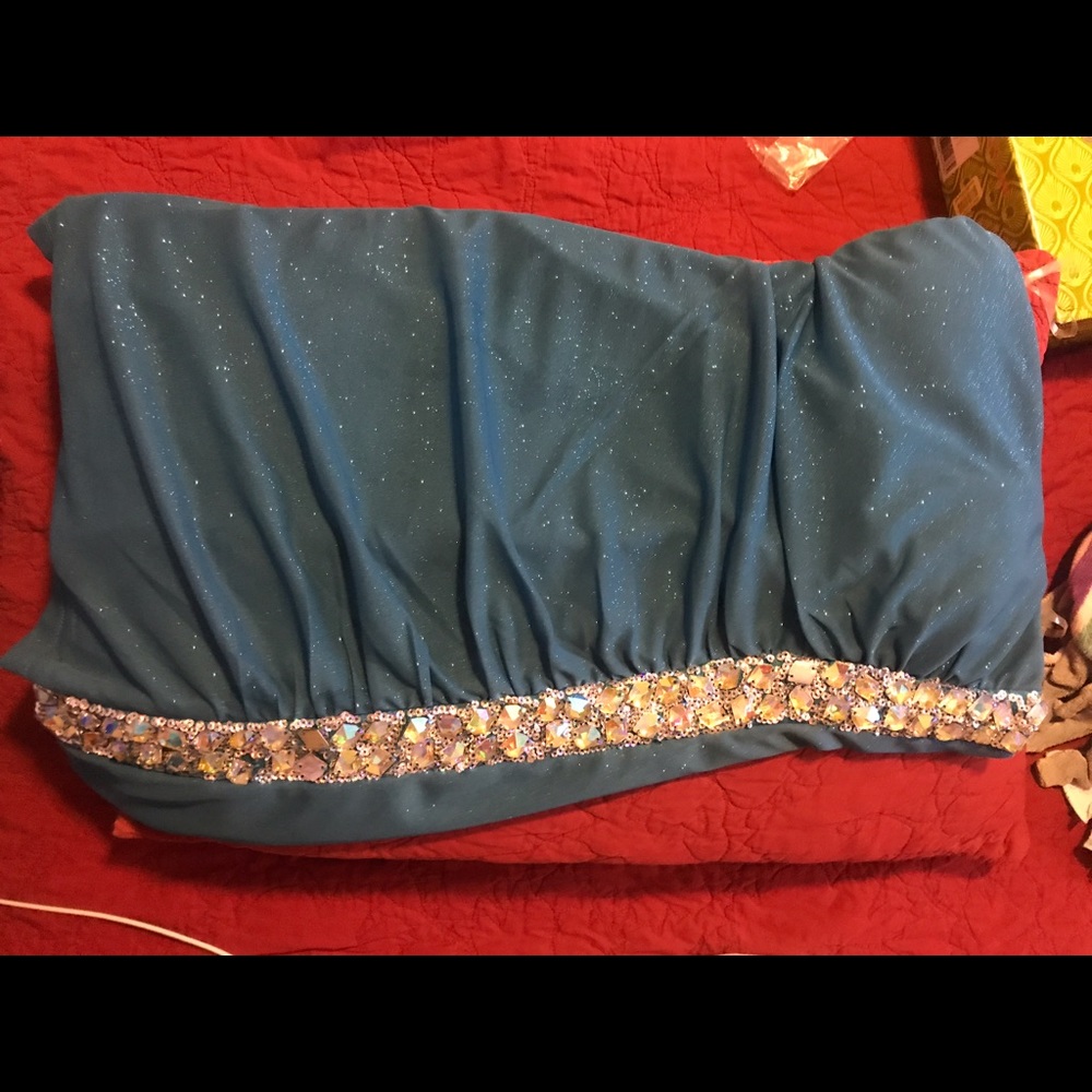 Dress - Picture 2 of 4