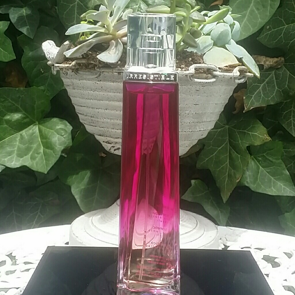 Givenchy Very Irresistible Eau De Parfum 2.5oz