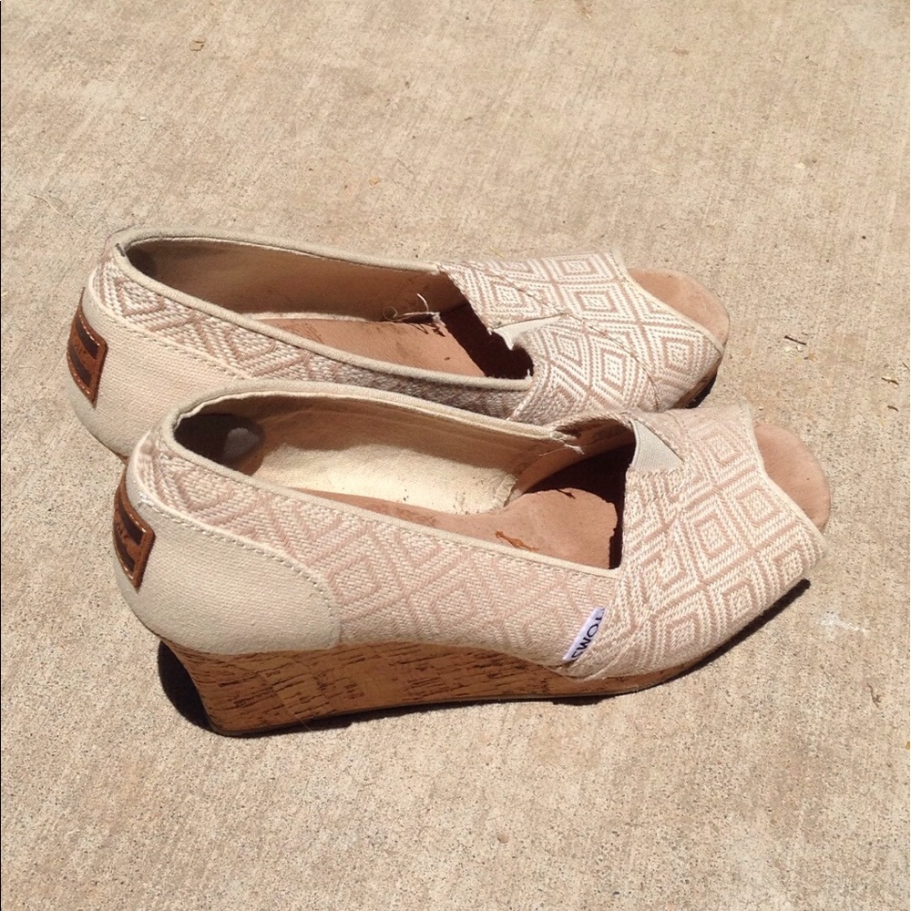 TOMS rare design wedges