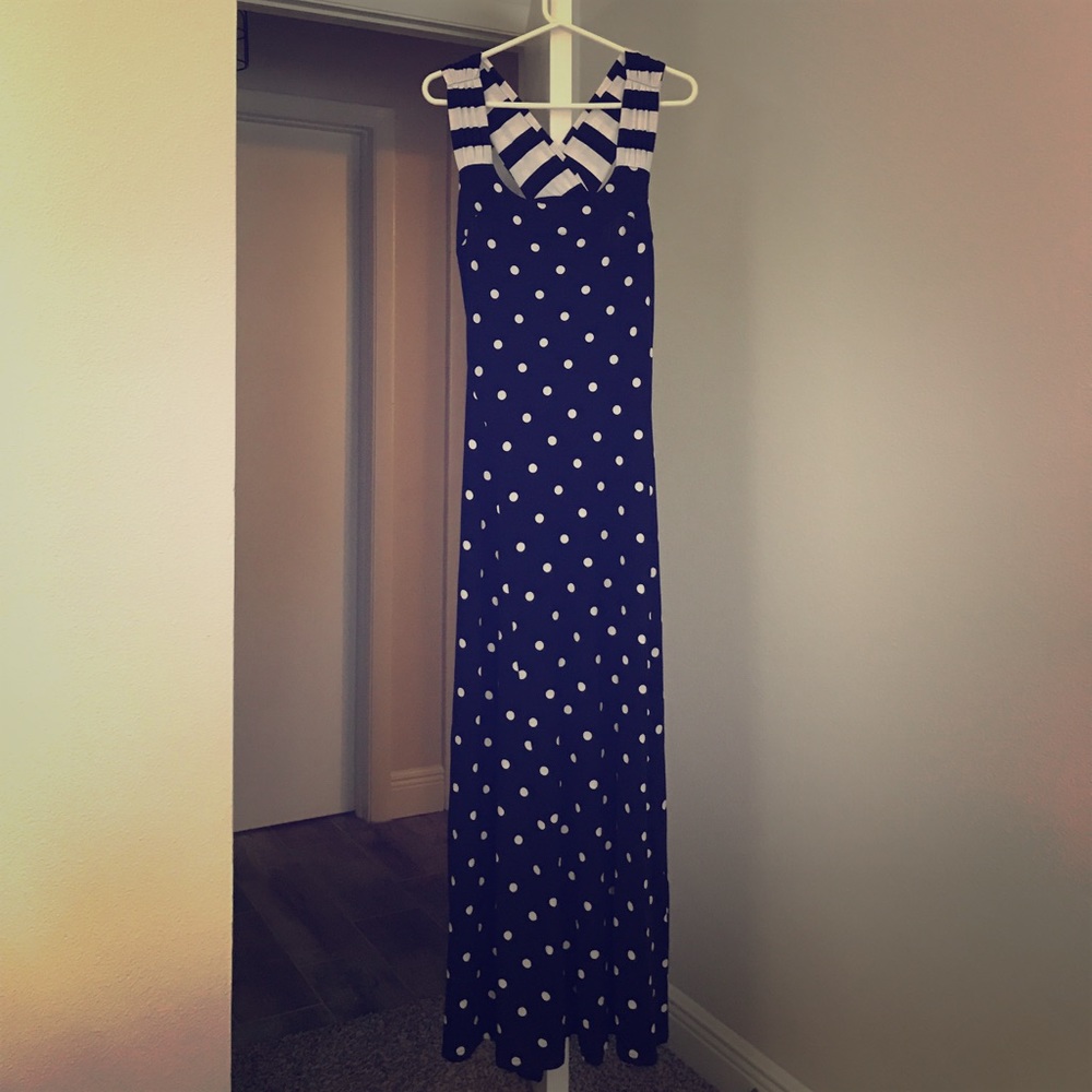 Polka dot maxi dress (Maternal/Beach)