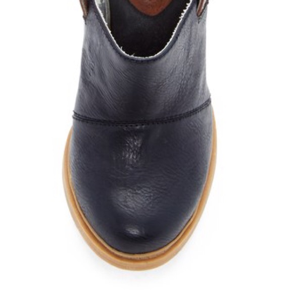 Black Distressed Slingback Mule Clog - Picture 5 of 8