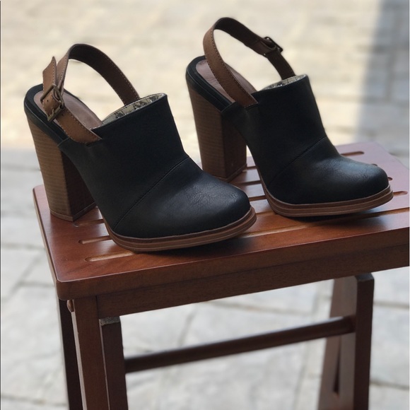 Black Distressed Slingback Mule Clog - Picture 6 of 8