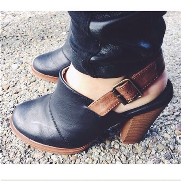 Black Distressed Slingback Mule Clog - Picture 7 of 8