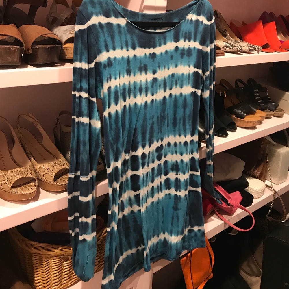 Hard Tail blue and white tie-dye t- shirt