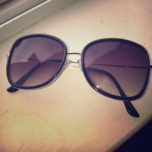 Woman's oversized square sunglasses
