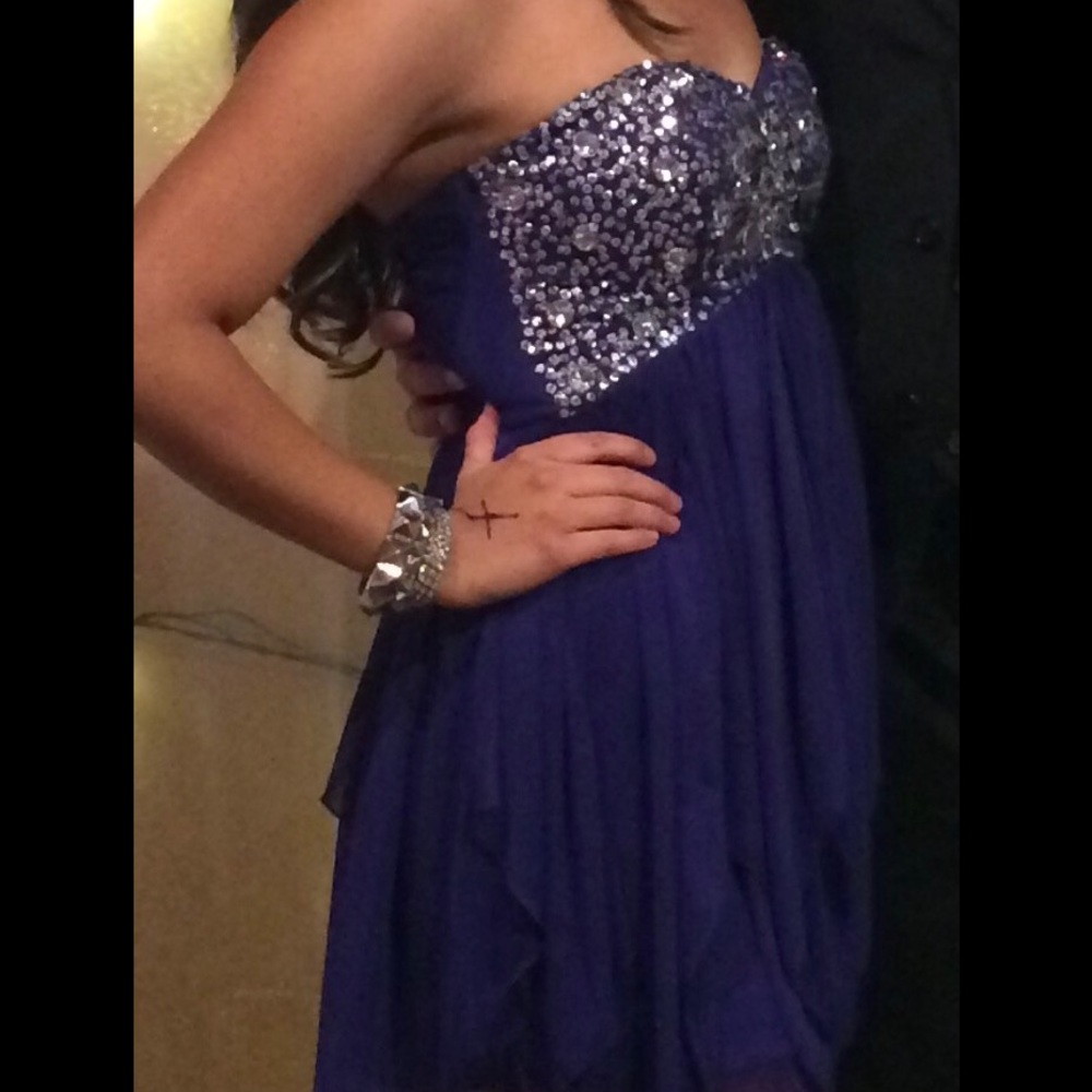 Dress - Picture 2 of 3
