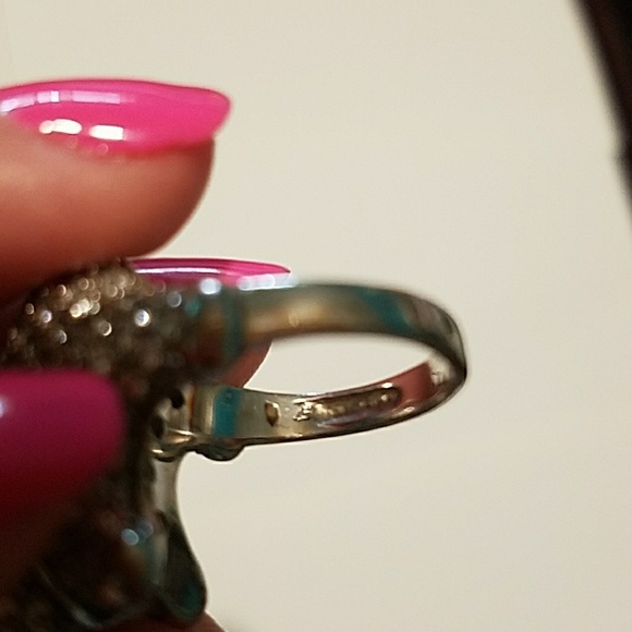 Beautiful Ring - Picture 4 of 7