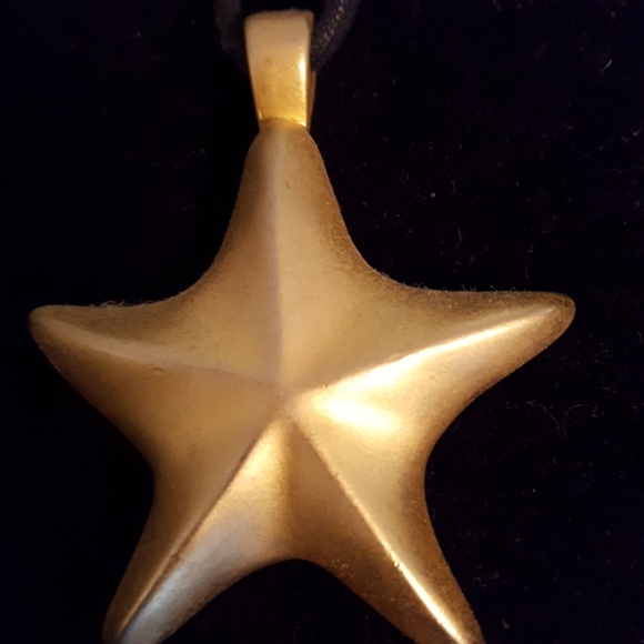 🧡Gold Star Necklace 🧡 - Picture 2 of 2