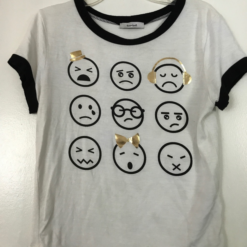 Girls emoji tee