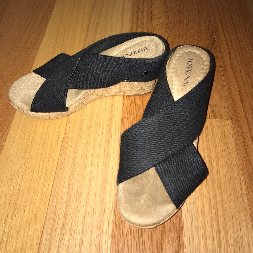 Black wedges