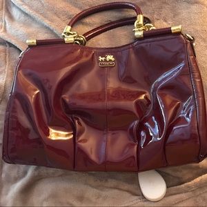 COACH pocketbook beautiful burgundy patent leather