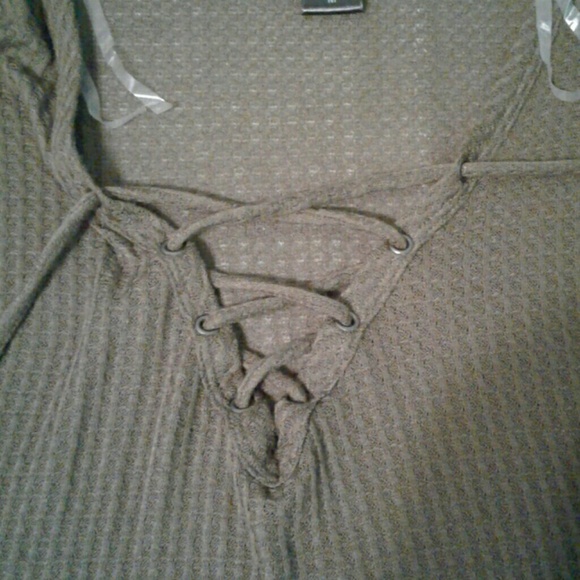 Shirt - Picture 3 of 4