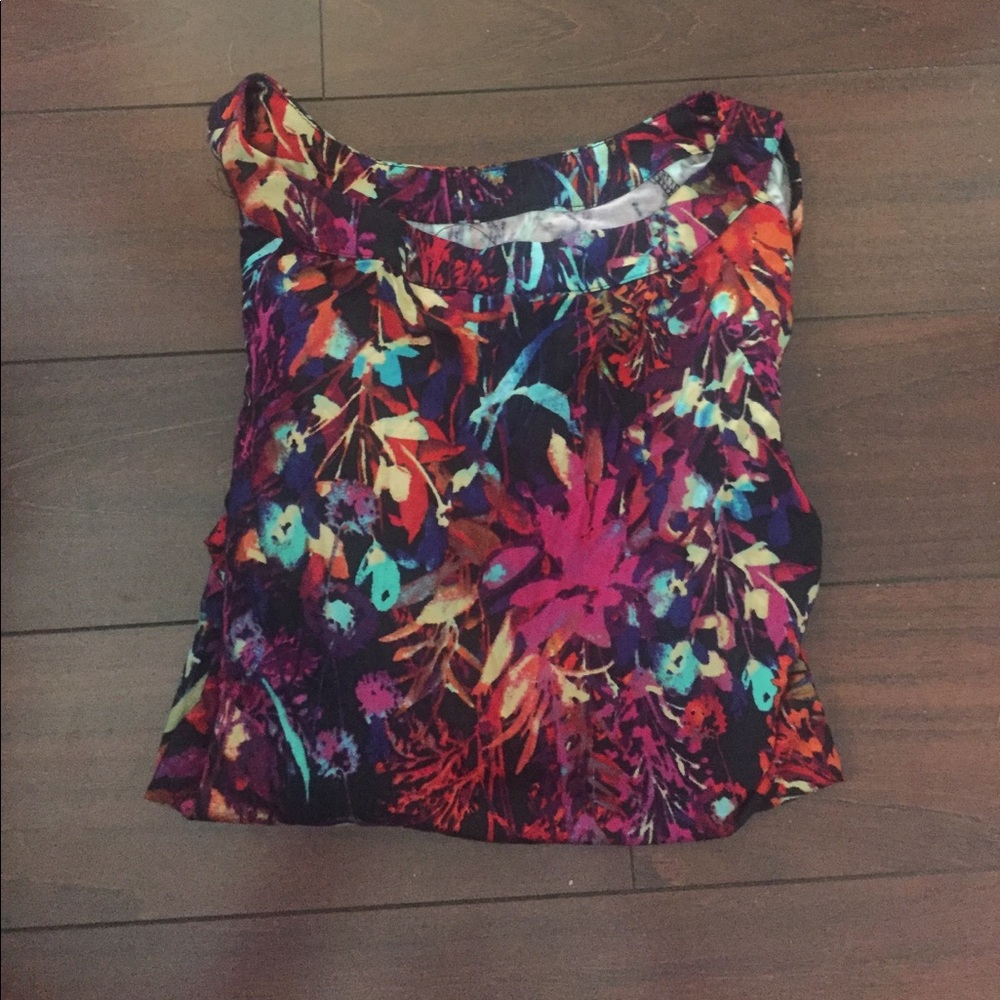 BRAND NEW!! Cold shoulder shirt