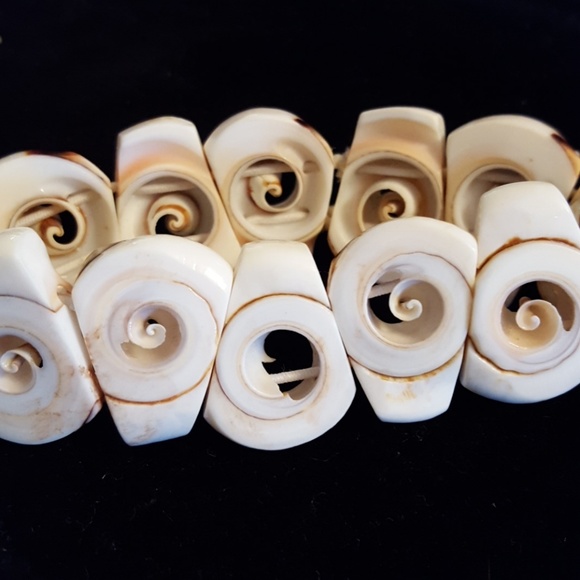 🧡 Seashell Stretch Bracelet 🧡 - Picture 2 of 2