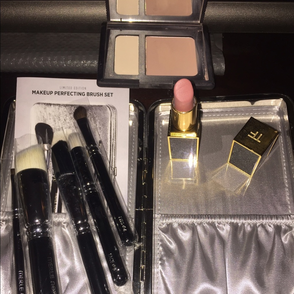 Makeup bundle