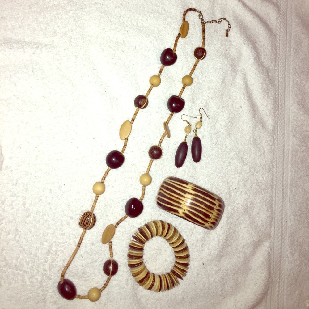 Wooden jewelry set