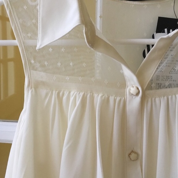 Flowy ivory button down tank - Picture 2 of 3