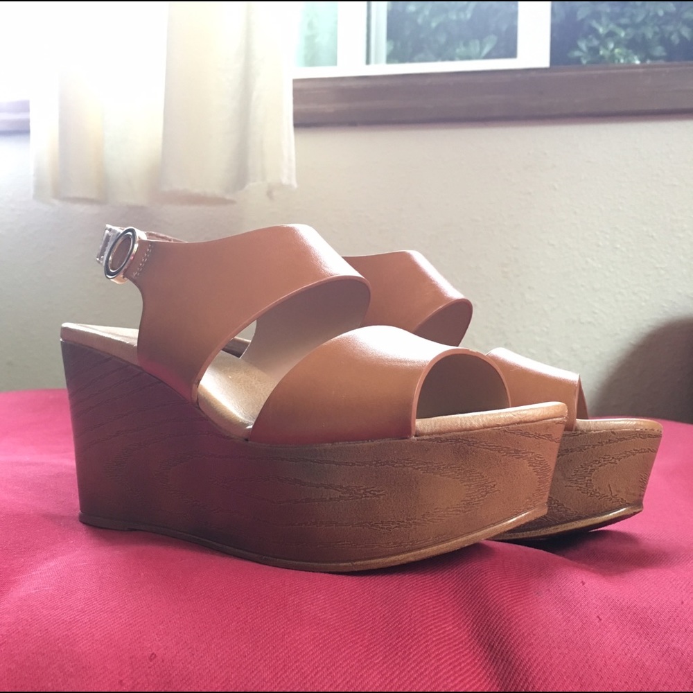 Wooden platform wedge sandal