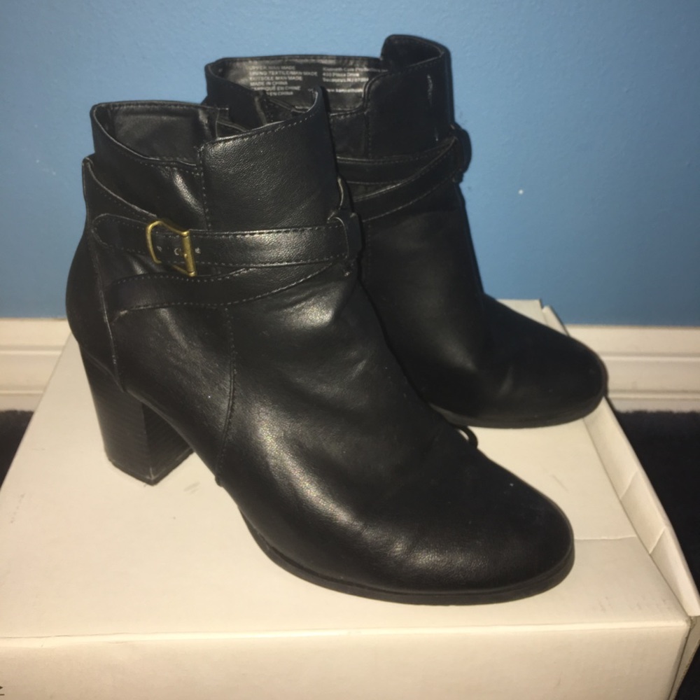 Kenneth Cole Reaction black booties