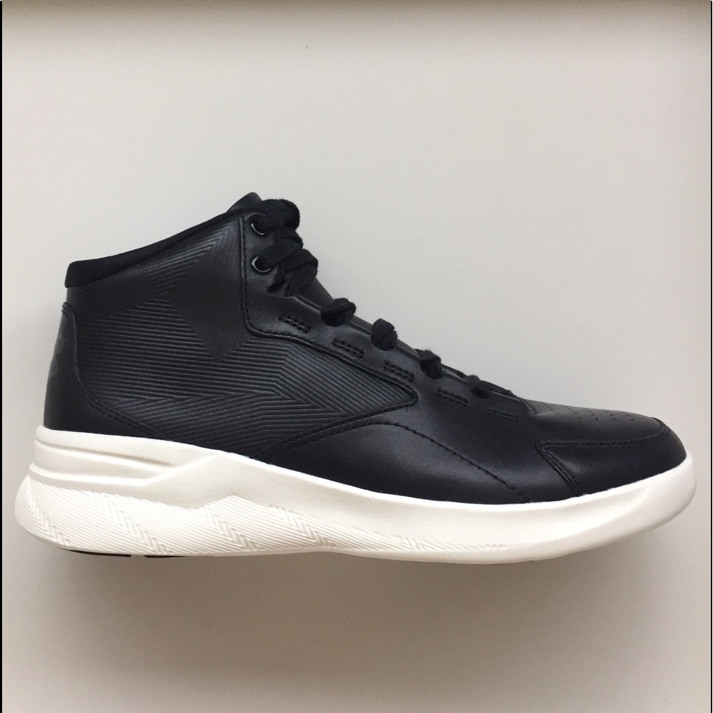 Under Armour Charged Pivot Mid