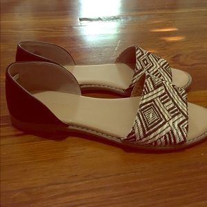 Cute flats with Black and Tan detail