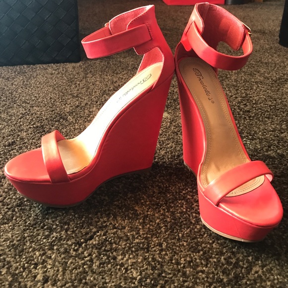 👠Red Wedges👠 - Picture 4 of 5