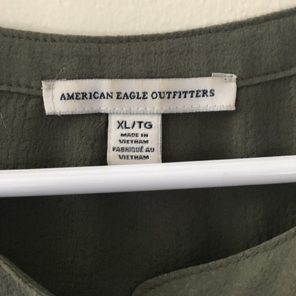 American Eagle sleeveless button-down - Picture 2 of 3