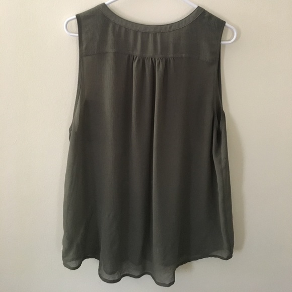 American Eagle sleeveless button-down - Picture 3 of 3