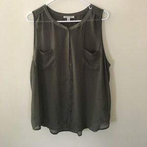 American Eagle sleeveless button-down
