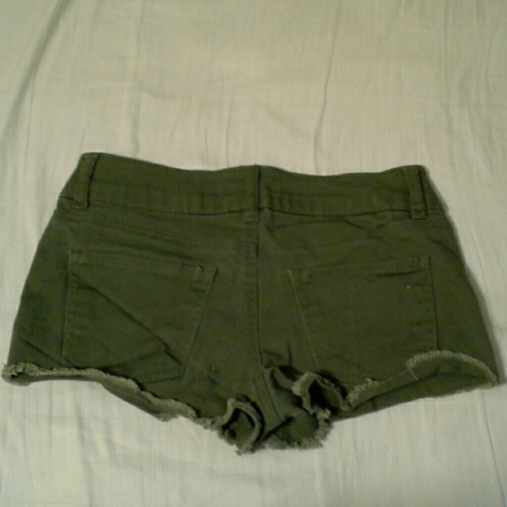 Shorts - Picture 2 of 3