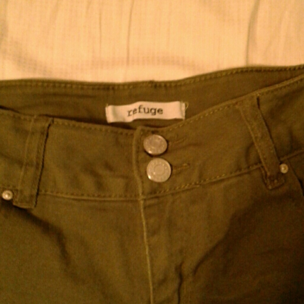 Shorts - Picture 3 of 3