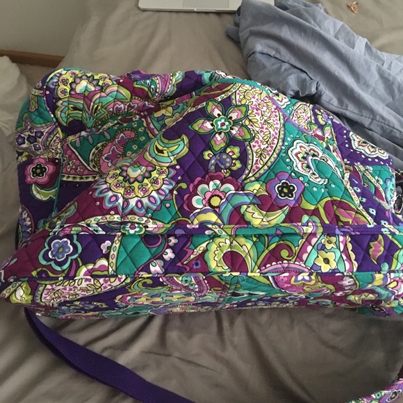 Vibrant Vera Bradley duffle bag - Picture 2 of 3