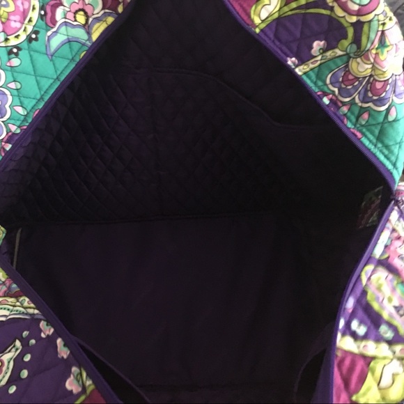 Vibrant Vera Bradley duffle bag - Picture 3 of 3
