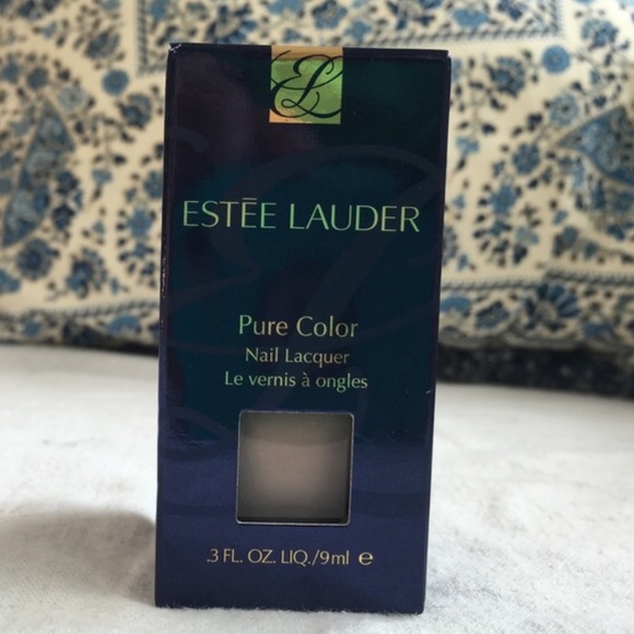 Estée Lauder matte nail polish in negligee - Picture 4 of 4