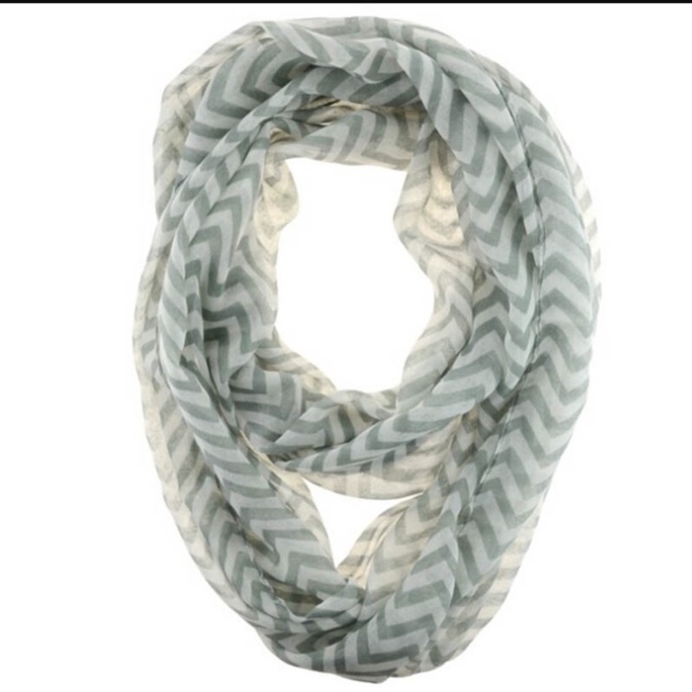 🆑 New! Bundle of 4 Infinity Scarves!