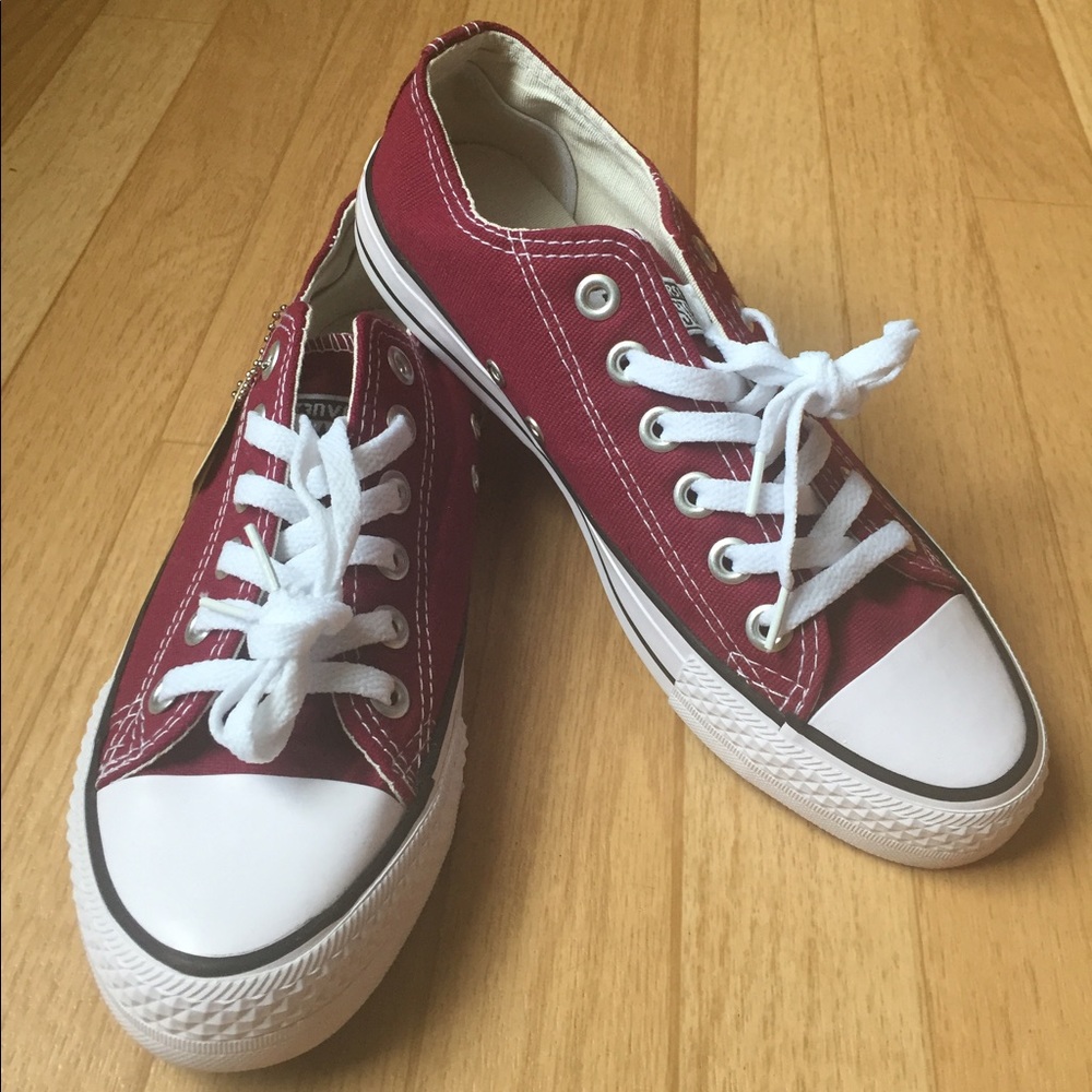 New burgundy converse