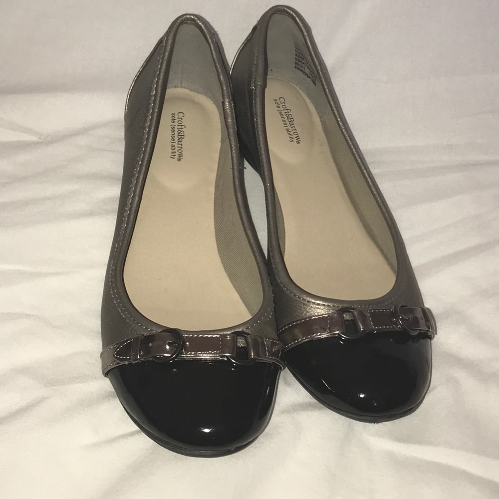 Bronze flats with black toe & buckle detail, 7M