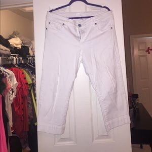 Awesome white denim capris
