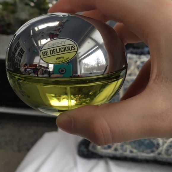DKNY Be Delicious perfume - Picture 2 of 2