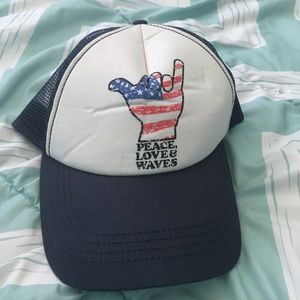 Peace, love and waves Billabong hat!🌟😊❤️