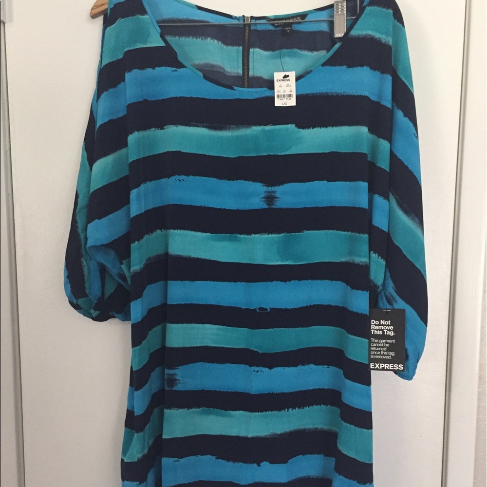 ❌SOLD❌ ✨ NWT ✨Express Cold-Shoulder Shift Dress