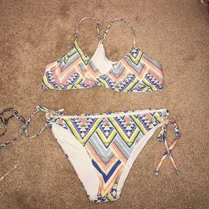 Geometric design bathing suit set
