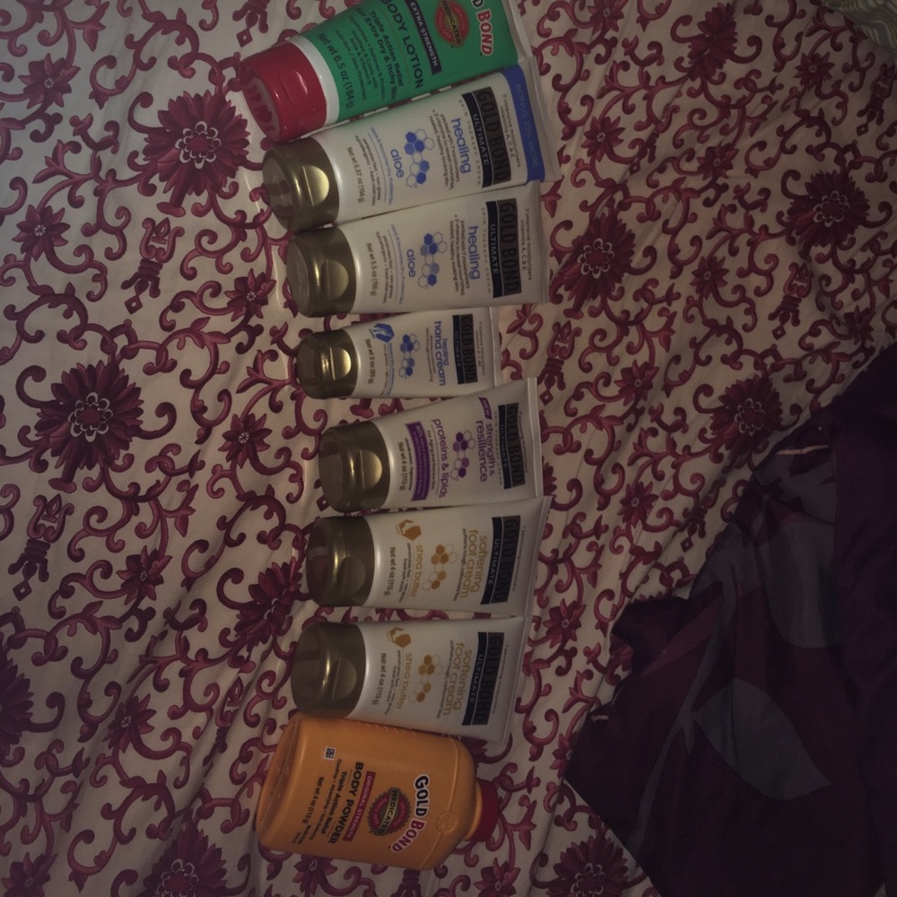 Gold Bond Care. (Total: 8 containers)