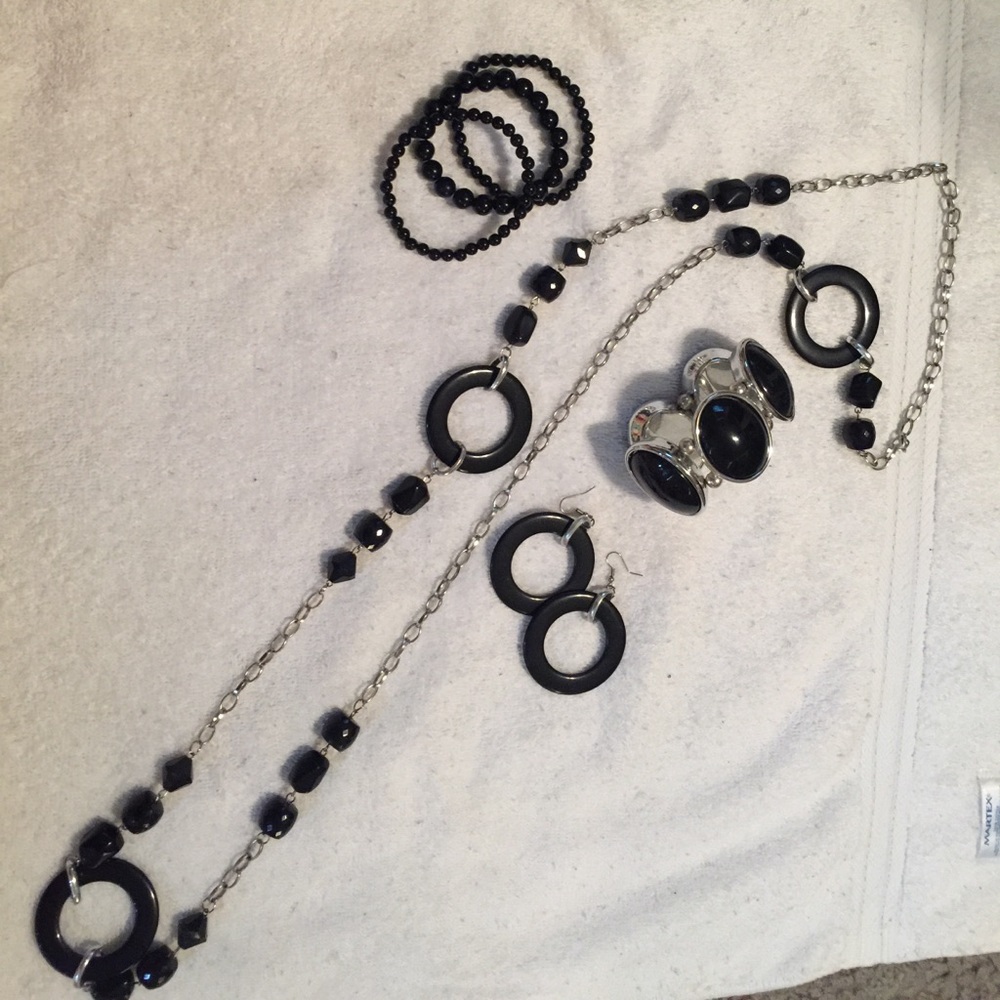 Black jewelry set