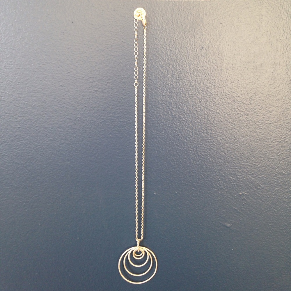 Silver circle pendant necklace