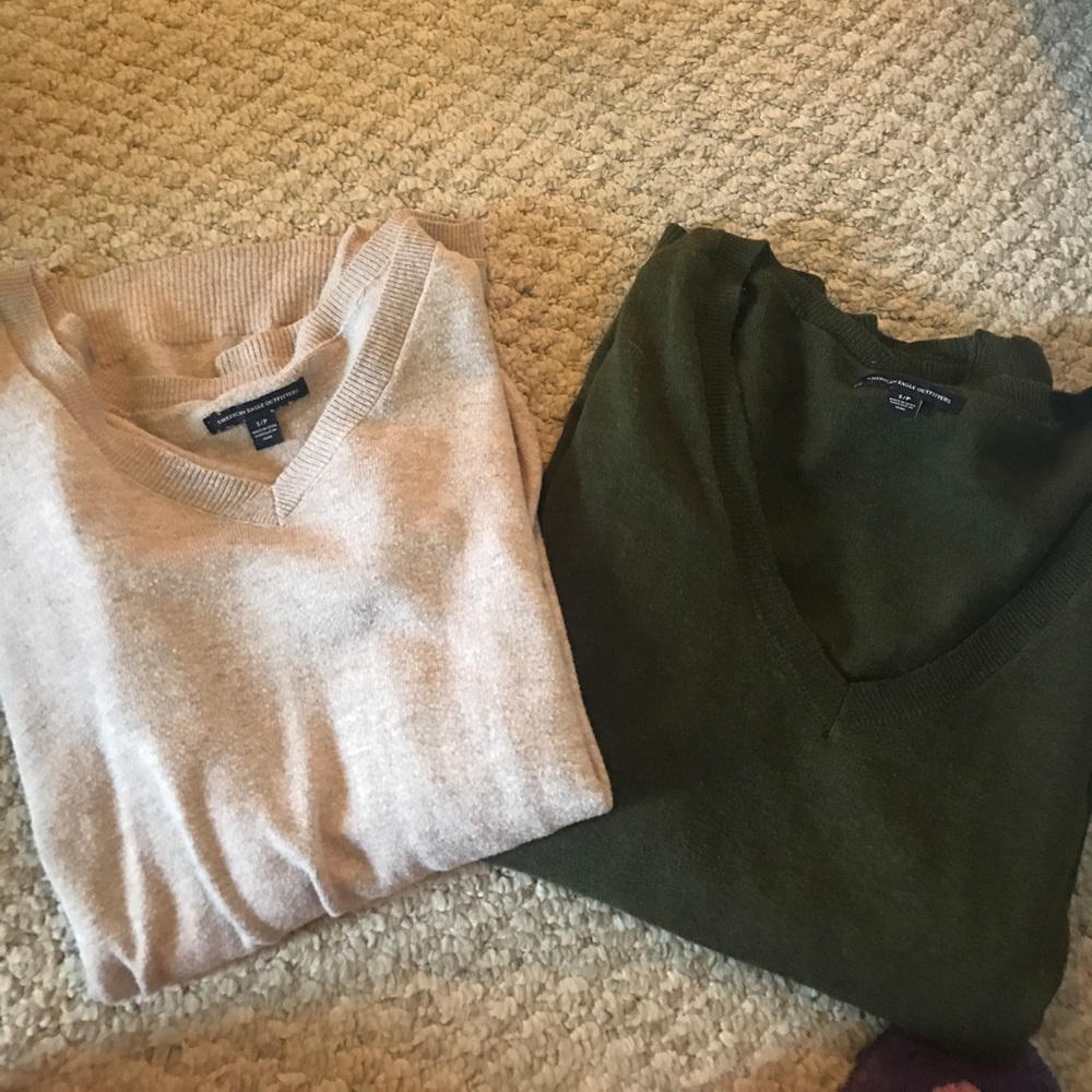 American eagle v-neck sweater